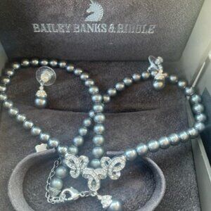 BAILEY BANKS & BIDDLE NECKLACE & EARRING SET